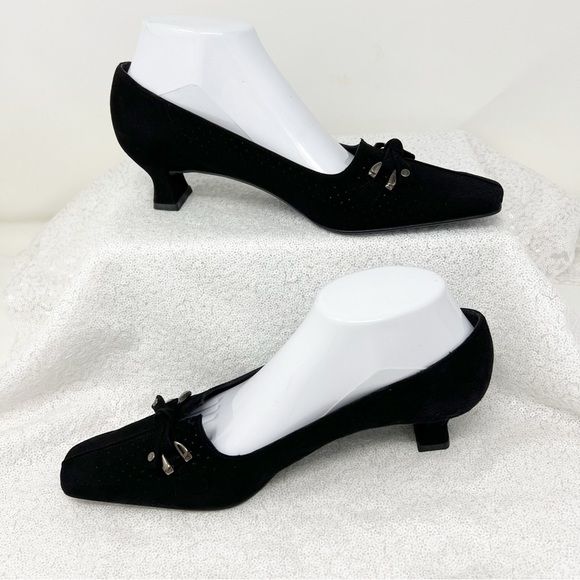 Stuart Weitzman Suede perforated kitten heel shoes size 9 women's - Picture 6 of 16